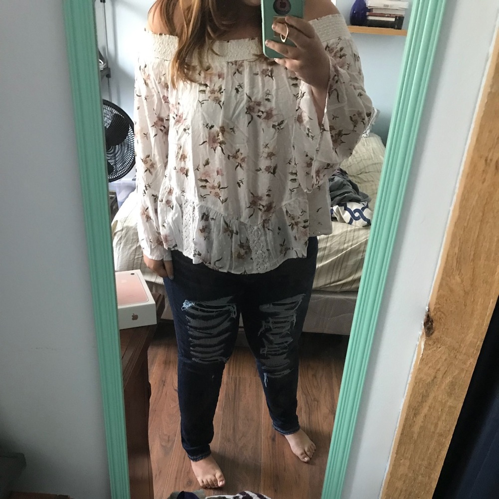 American Eagle Off the shoulder top